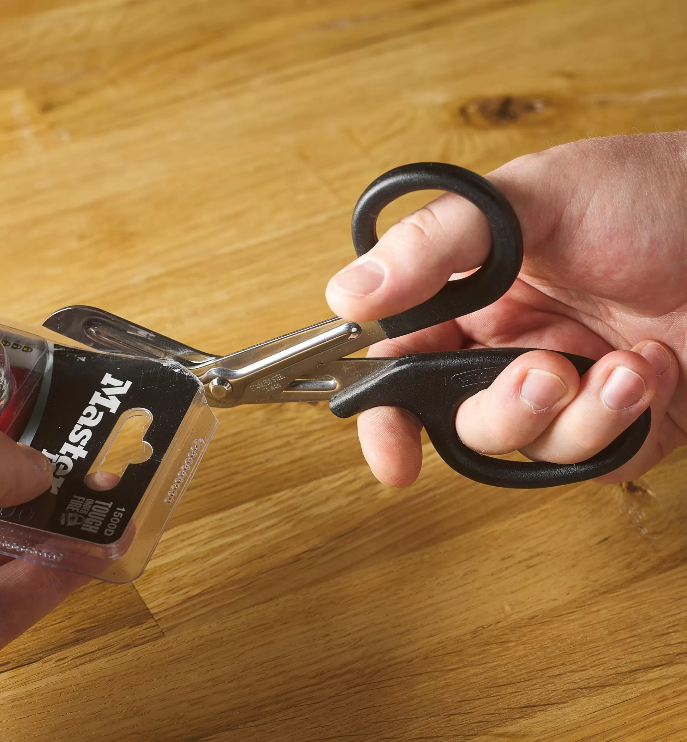 Lee Valley Clamshell Scissors