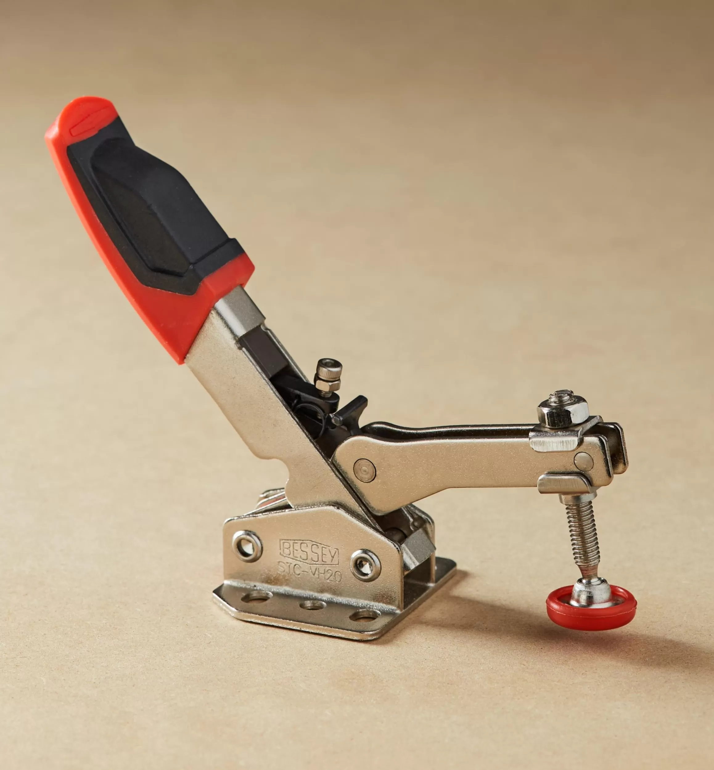 Lee Valley Small Bessey Vertical Auto-Adjust Toggle Clamp