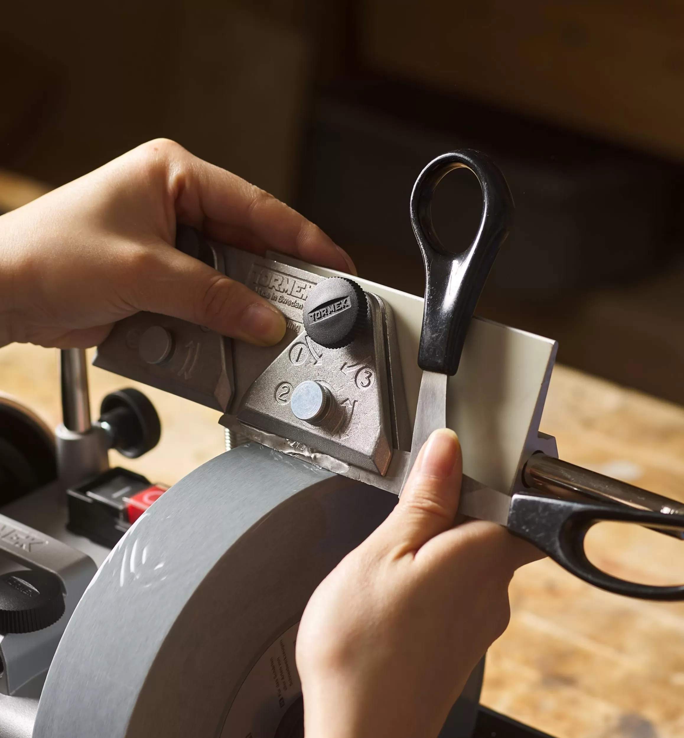Lee Valley Tormek Scissors Jig